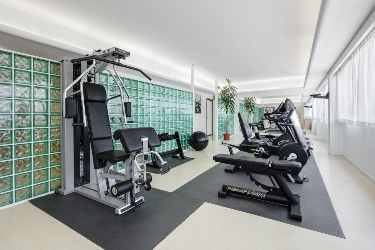 Holiday Inn Rome - Eur Parco Dei Medici By Ihg Zewnętrze zdjęcie