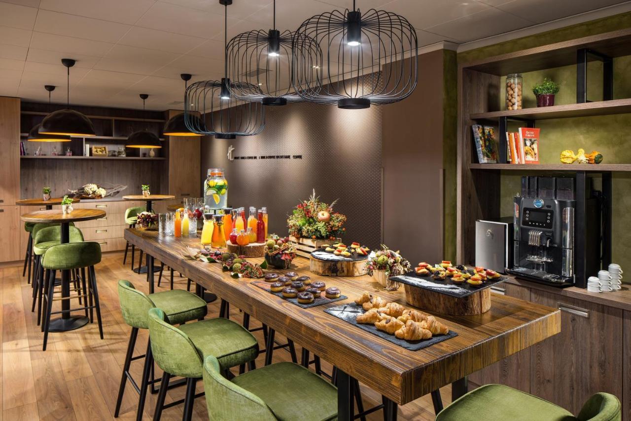 Holiday Inn Rome - Eur Parco Dei Medici By Ihg Zewnętrze zdjęcie