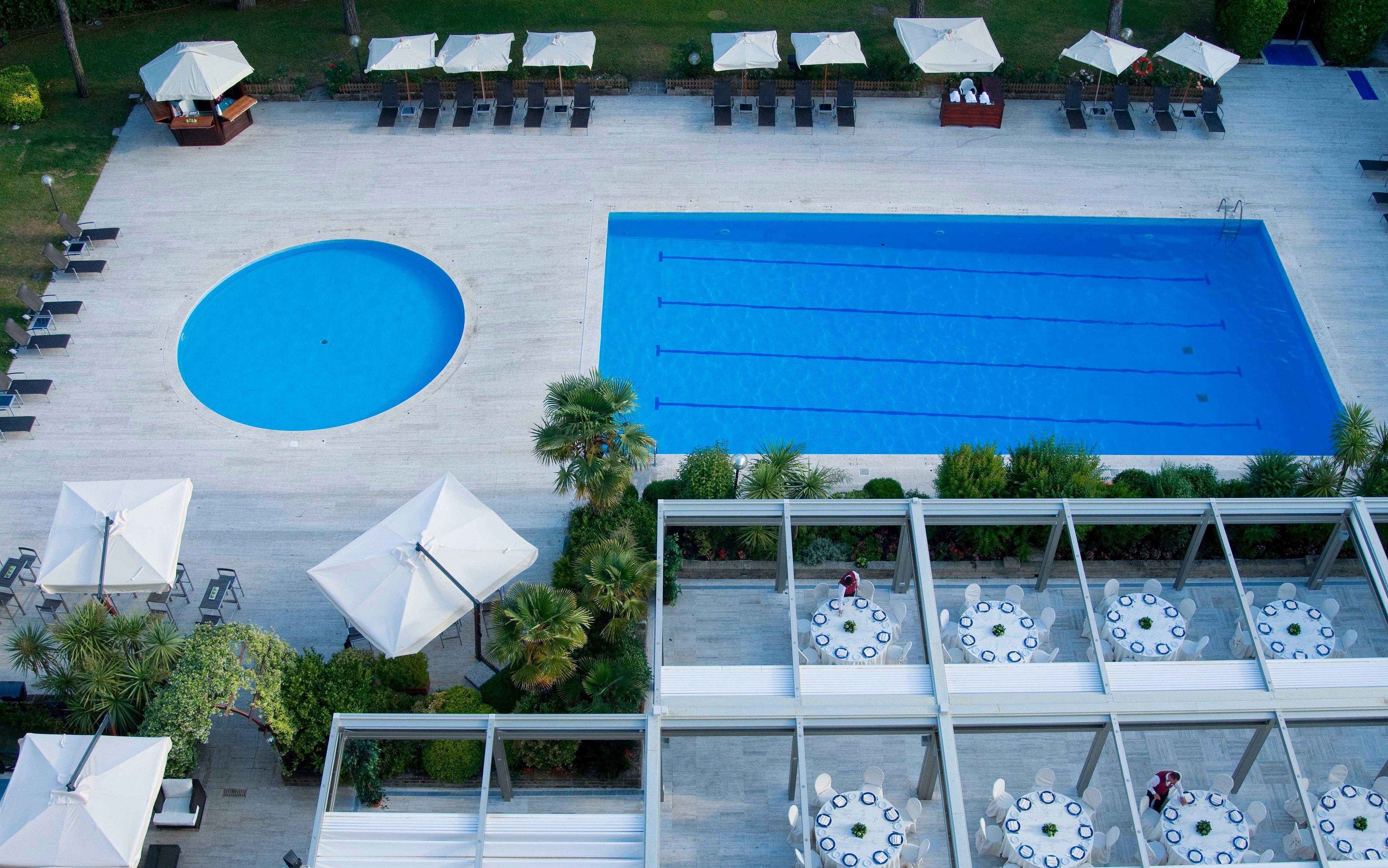 Holiday Inn Rome - Eur Parco Dei Medici By Ihg Zewnętrze zdjęcie