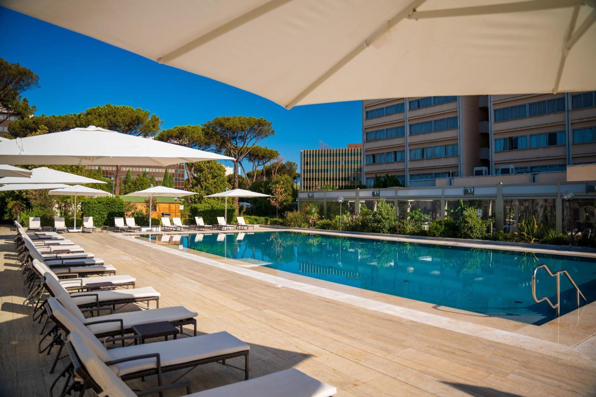 Holiday Inn Rome - Eur Parco Dei Medici By Ihg Zewnętrze zdjęcie