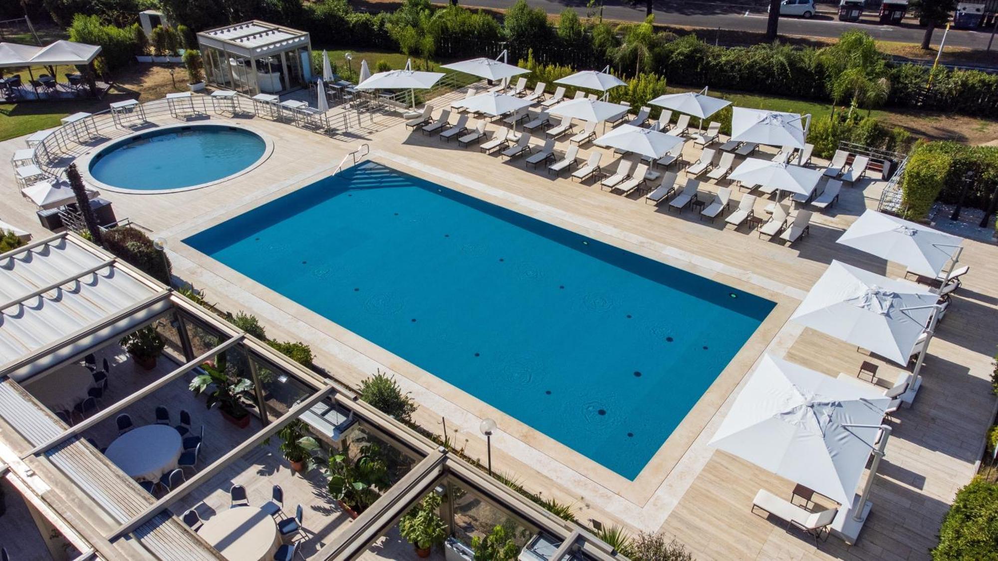 Holiday Inn Rome - Eur Parco Dei Medici By Ihg Zewnętrze zdjęcie