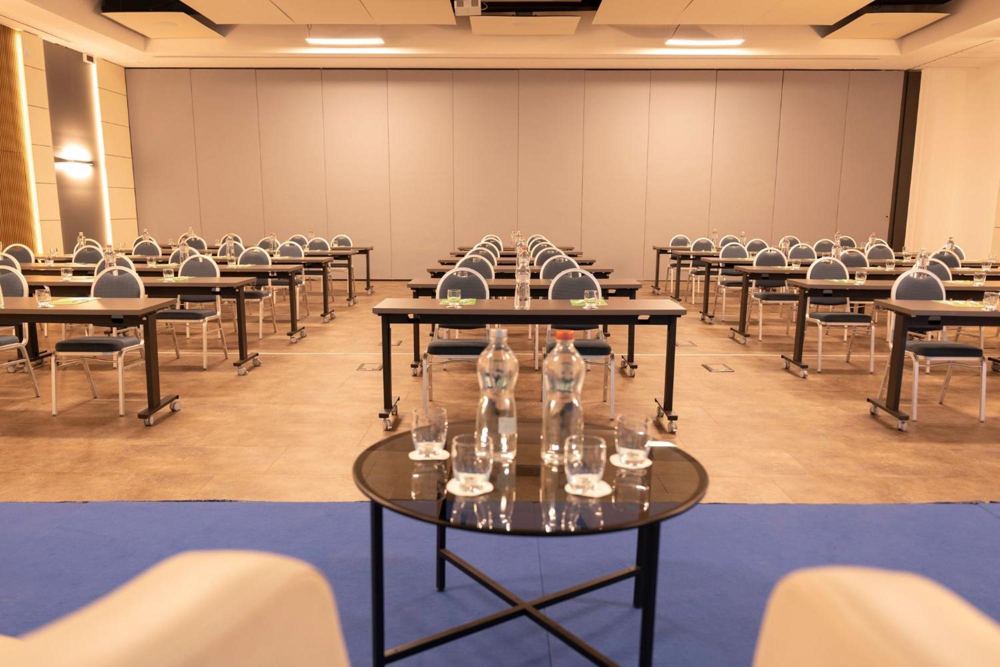 Holiday Inn Rome - Eur Parco Dei Medici By Ihg Zewnętrze zdjęcie