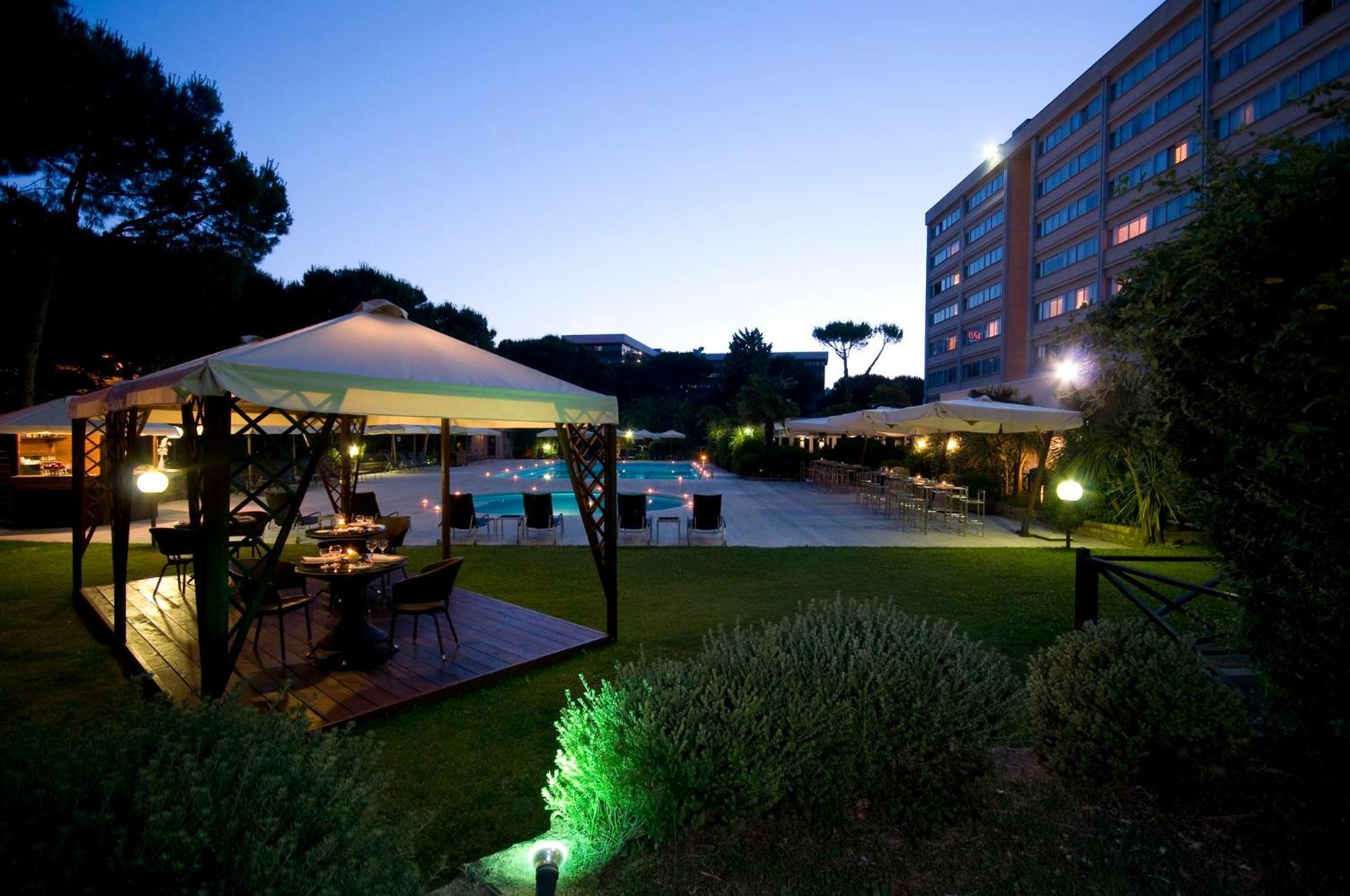 Holiday Inn Rome - Eur Parco Dei Medici By Ihg Zewnętrze zdjęcie